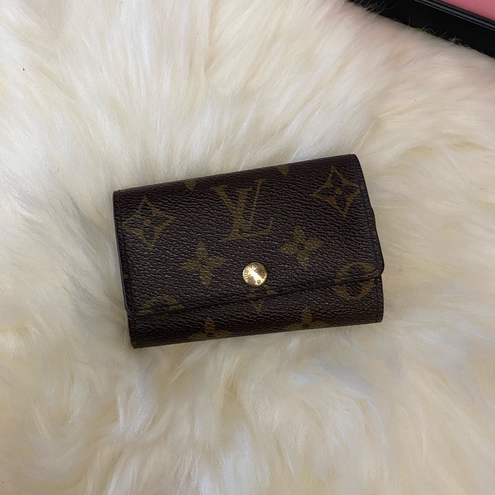 Lv monogram 6 key holder